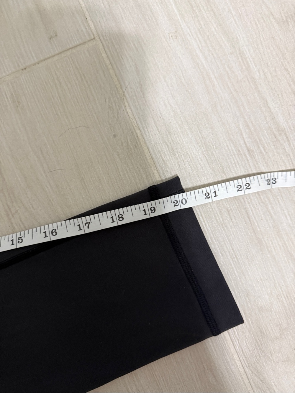 Lululemon Wunder Train High-Rise Crop Leggings in black - Picture 4 of 5